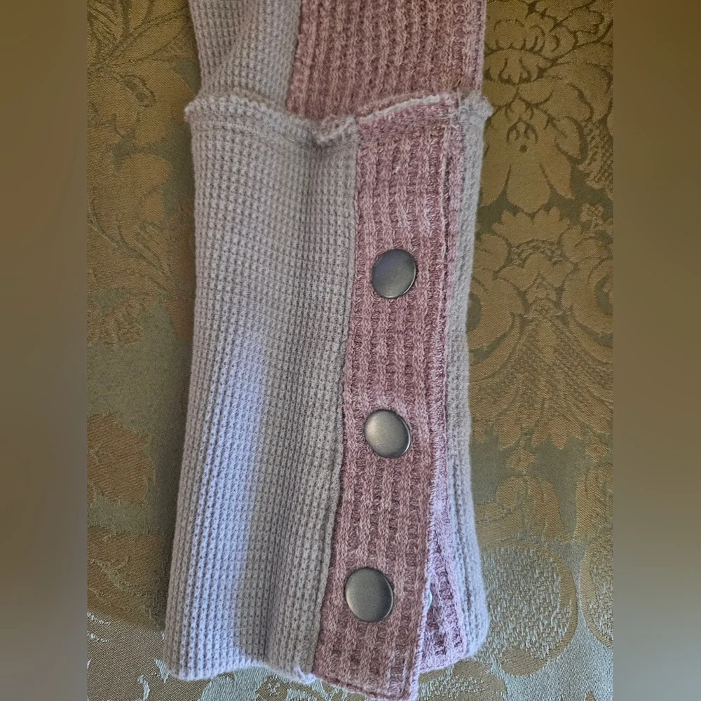 NWOT FREE PEOPLE We the Free Top Womens Tasha Thermal PinkTwo Tone Snap Cuffs - Picture 3 of 10